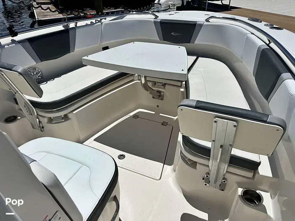 2019 Robalo r272