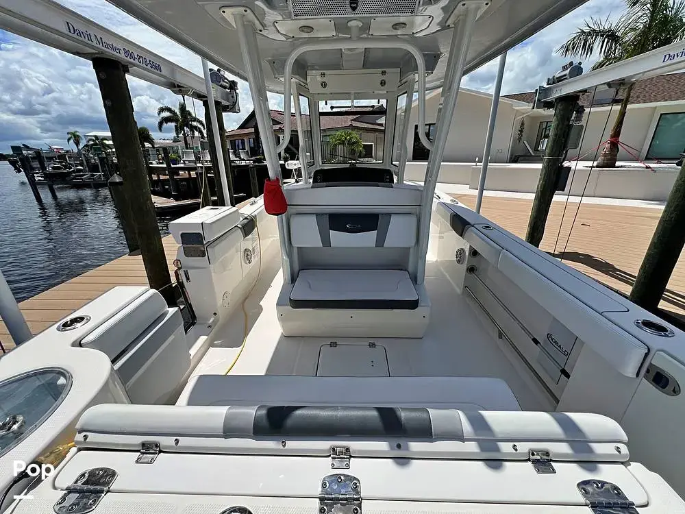 2019 Robalo r272