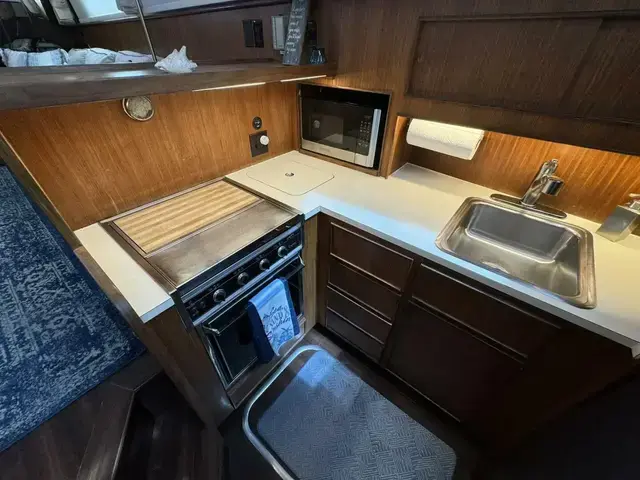 Hatteras 43 Motoryacht