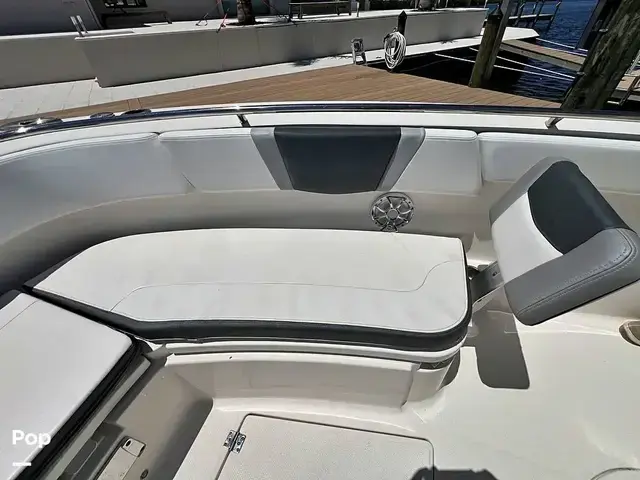 Robalo r272