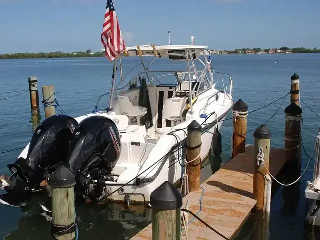 Boston Whaler 235 Conquest