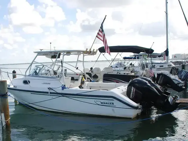 Boston Whaler 235 Conquest