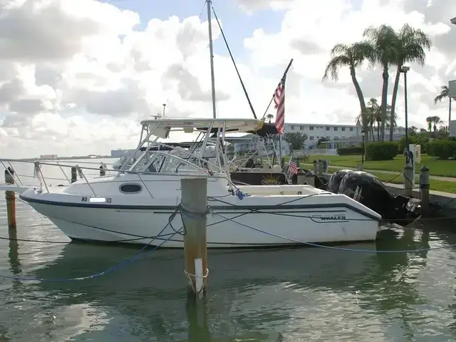 Boston Whaler 235 Conquest