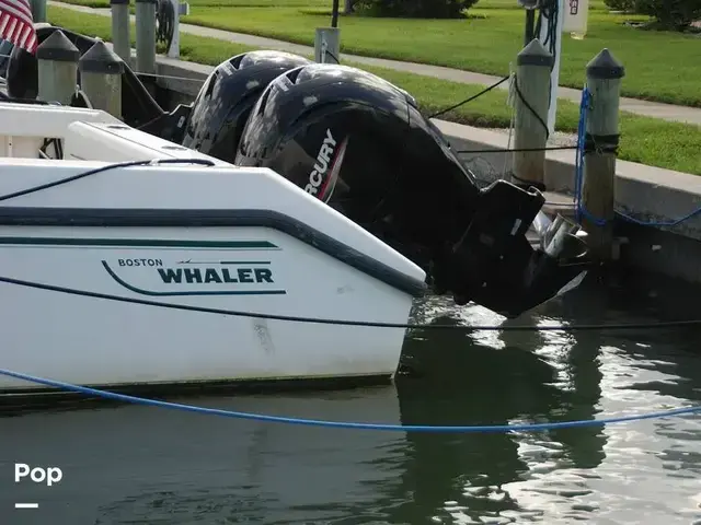 Boston Whaler 235 Conquest