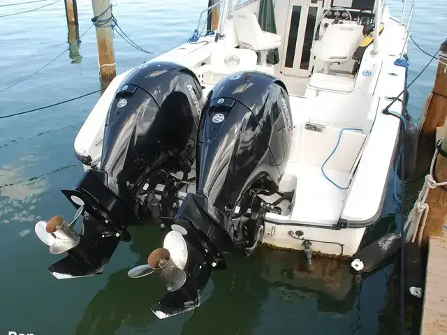 Boston Whaler 235 Conquest