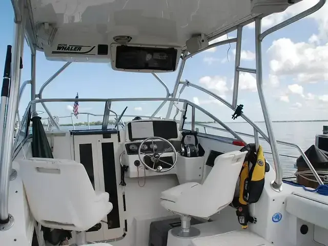 Boston Whaler 235 Conquest