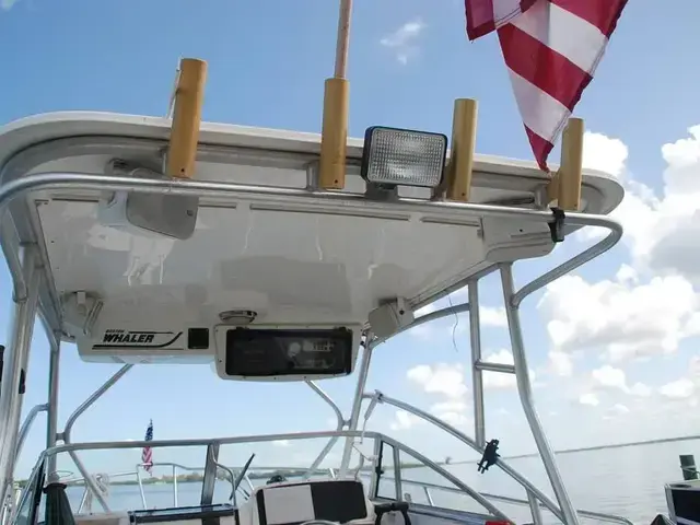 Boston Whaler 235 Conquest