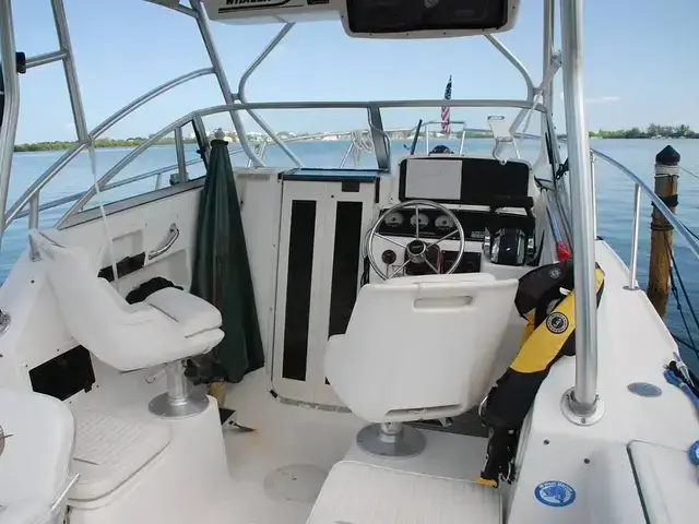 Boston Whaler 235 Conquest