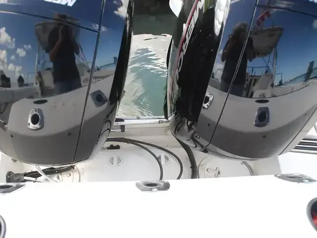 Boston Whaler 235 Conquest