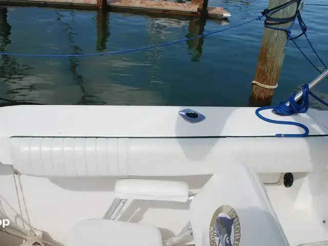 Boston Whaler 235 Conquest