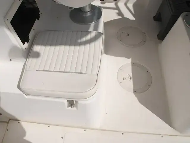 Boston Whaler 235 Conquest