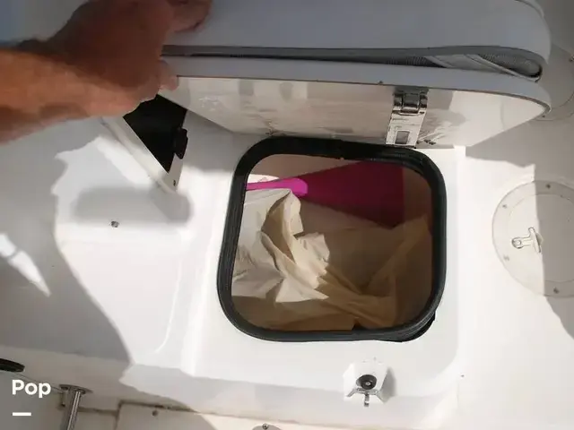 Boston Whaler 235 Conquest