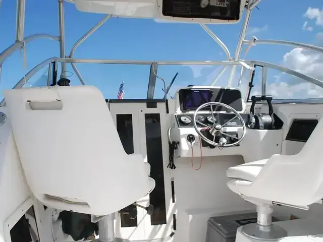 Boston Whaler 235 Conquest