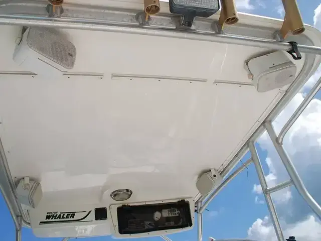 Boston Whaler 235 Conquest