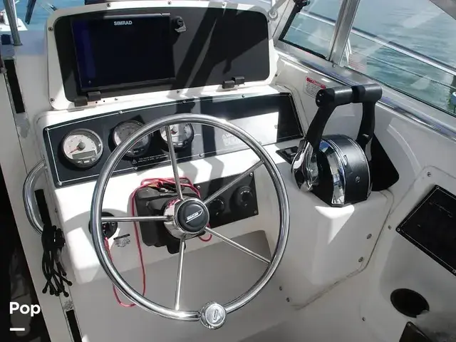 Boston Whaler 235 Conquest