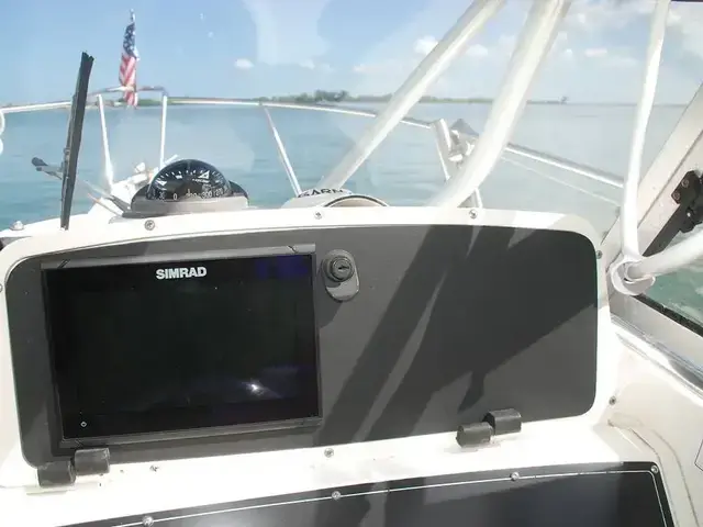 Boston Whaler 235 Conquest