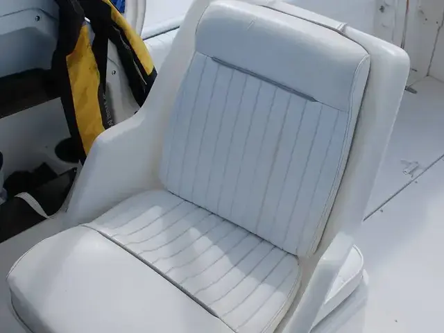 Boston Whaler 235 Conquest