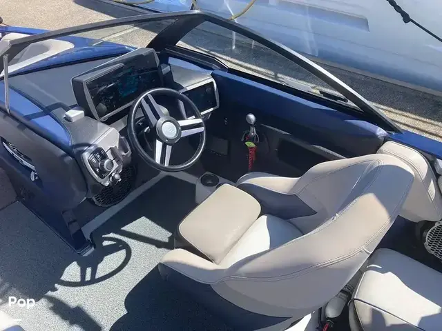 Malibu Wakesetter 25 Lsv