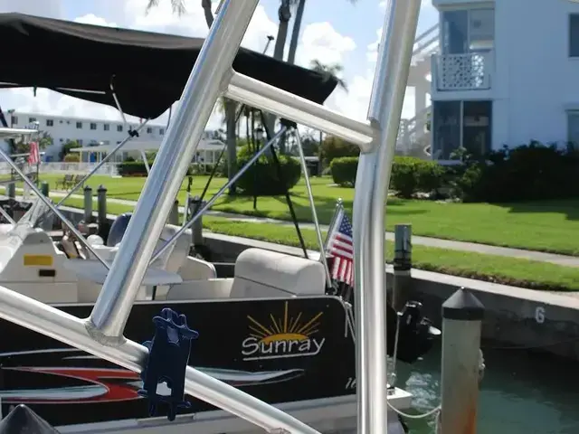 Boston Whaler 235 Conquest