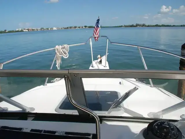 Boston Whaler 235 Conquest