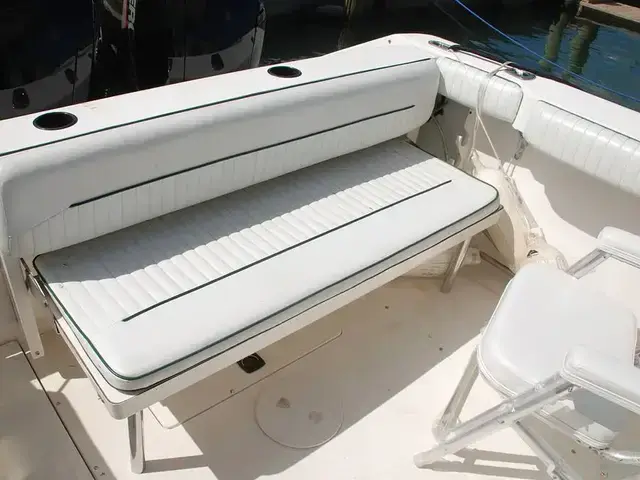 Boston Whaler 235 Conquest