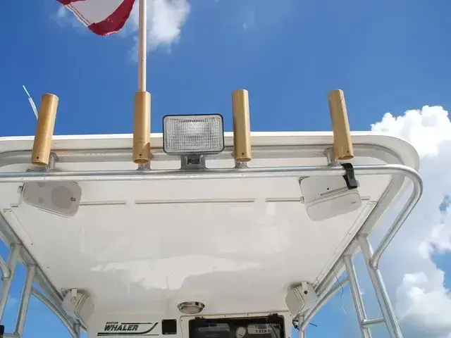 Boston Whaler 235 Conquest