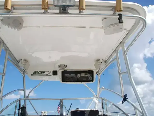 Boston Whaler 235 Conquest