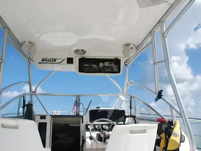 Boston Whaler 235 Conquest