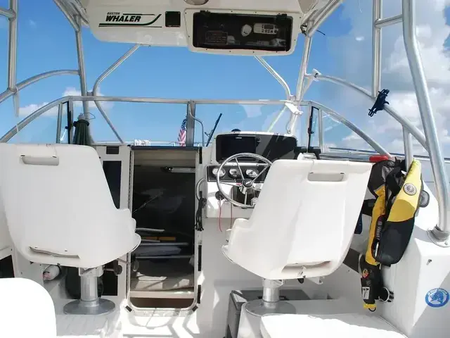 Boston Whaler 235 Conquest