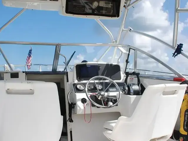 Boston Whaler 235 Conquest