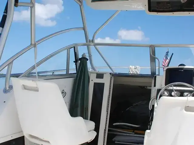 Boston Whaler 235 Conquest