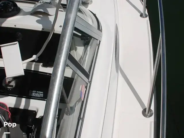 Boston Whaler 235 Conquest