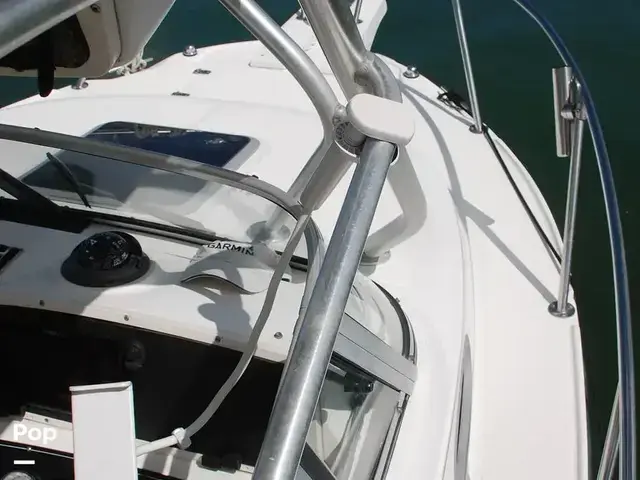 Boston Whaler 235 Conquest