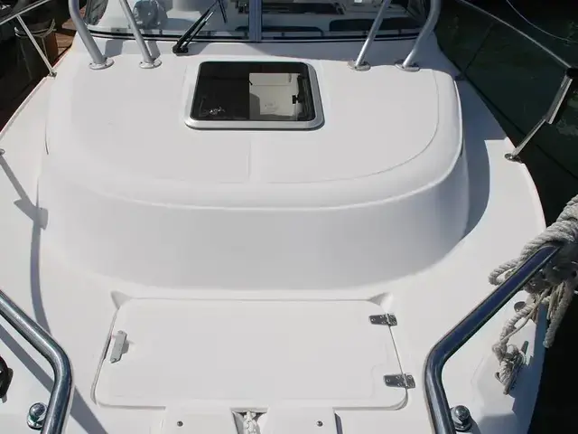 Boston Whaler 235 Conquest