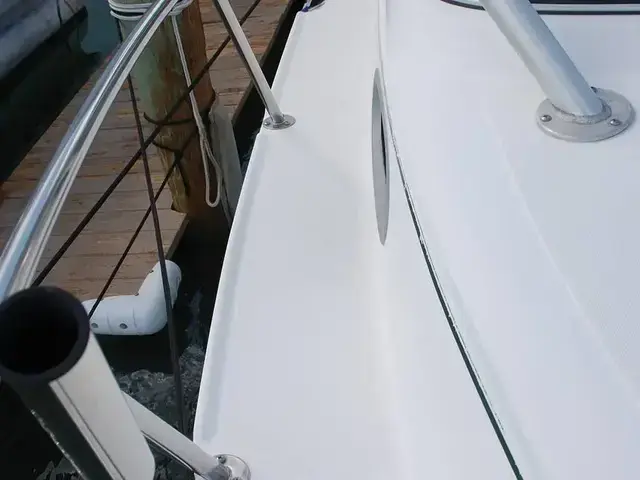 Boston Whaler 235 Conquest