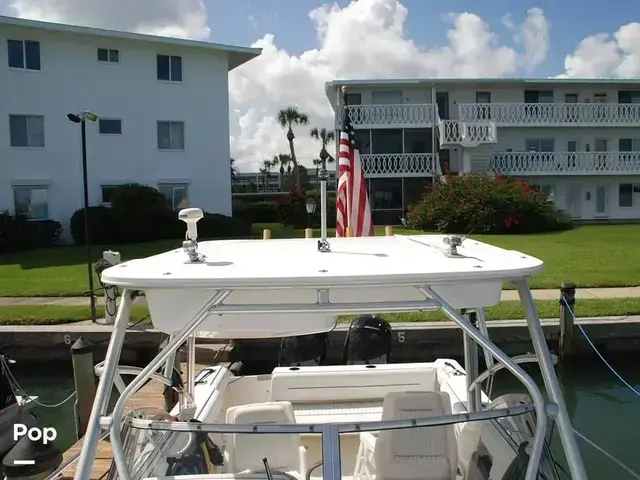 Boston Whaler 235 Conquest