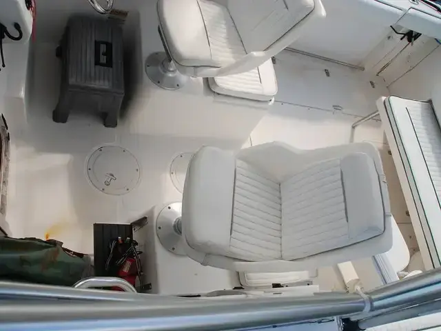 Boston Whaler 235 Conquest