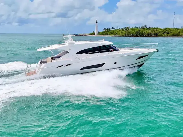 Riviera 5400 Sport Yacht