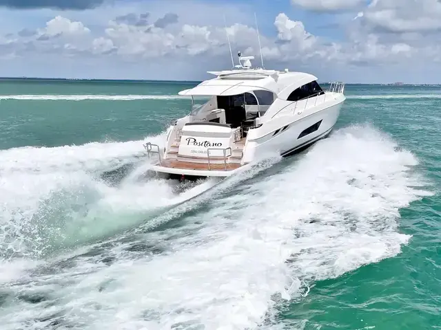 Riviera 5400 Sport Yacht