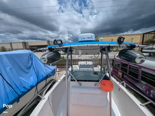 Robalo R230 center console