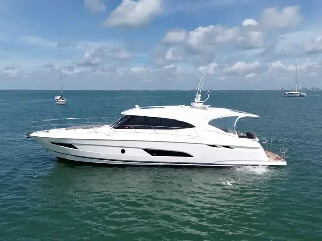 Riviera 5400 Sport Yacht