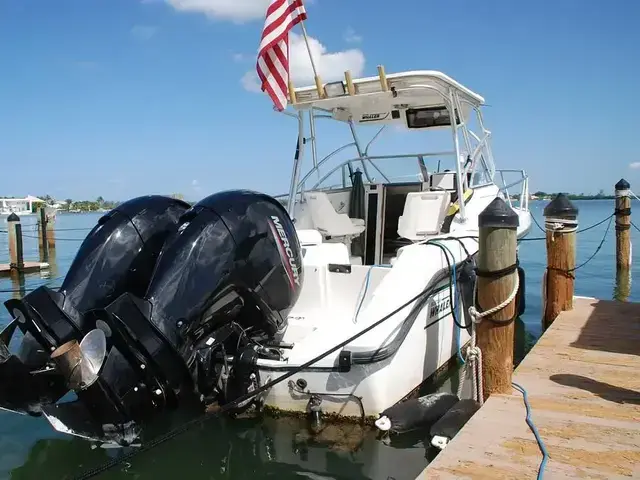 Boston Whaler 235 Conquest