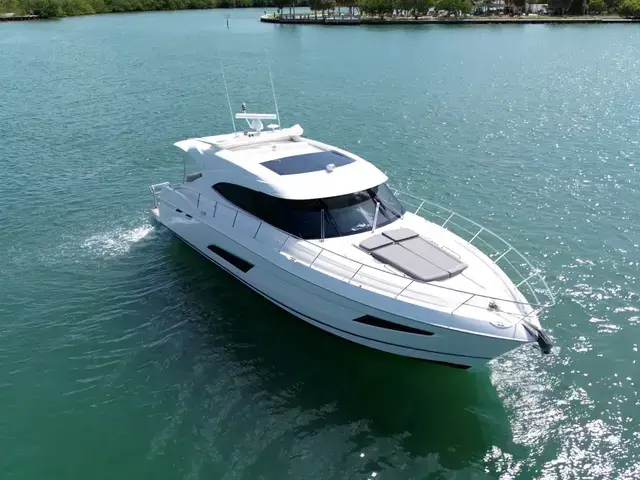 Riviera 5400 Sport Yacht