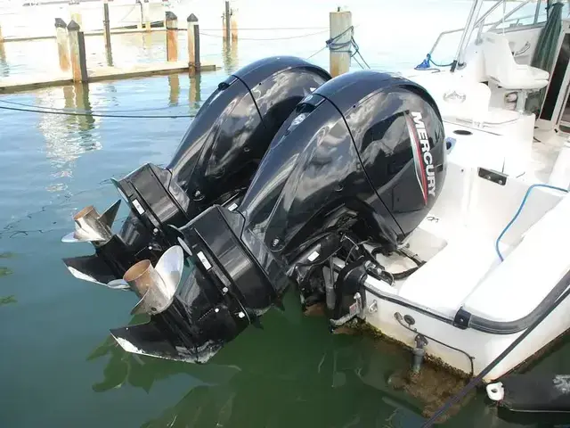 Boston Whaler 235 Conquest