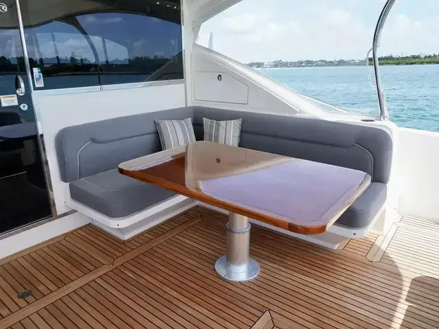 Riviera 5400 Sport Yacht