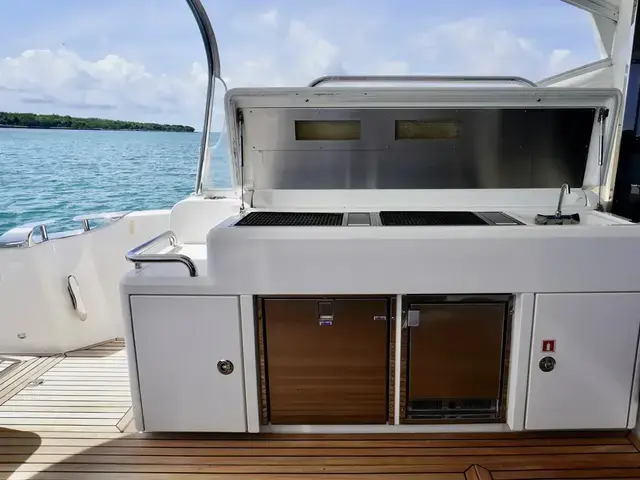 Riviera 5400 Sport Yacht