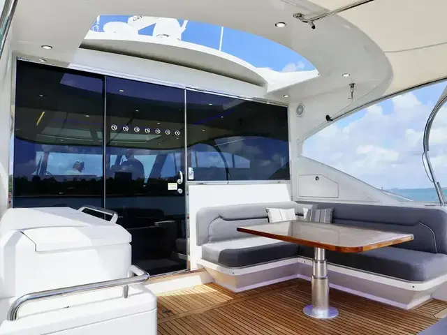 Riviera 5400 Sport Yacht