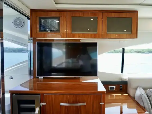 Riviera 5400 Sport Yacht