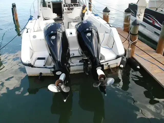 Boston Whaler 235 Conquest