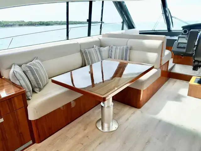 Riviera 5400 Sport Yacht